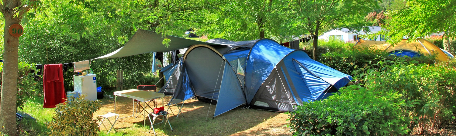 tente camping emplacement verdoyant Dordogne