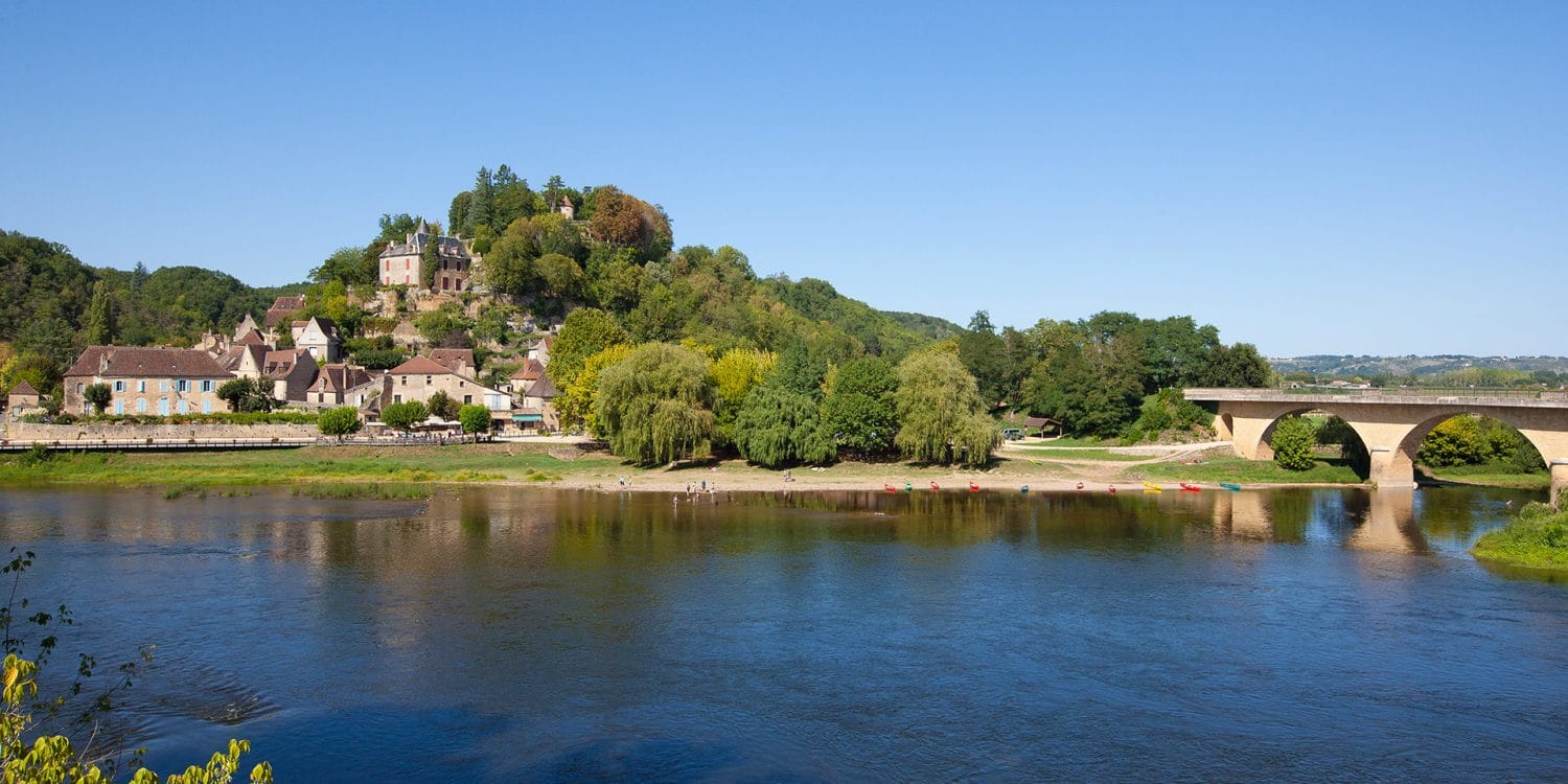 village bord de Dordogne