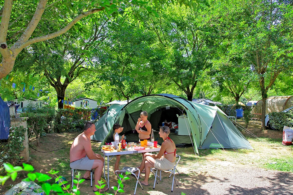 Domaine De Fromengal: Stellplatz Camping Dordogne