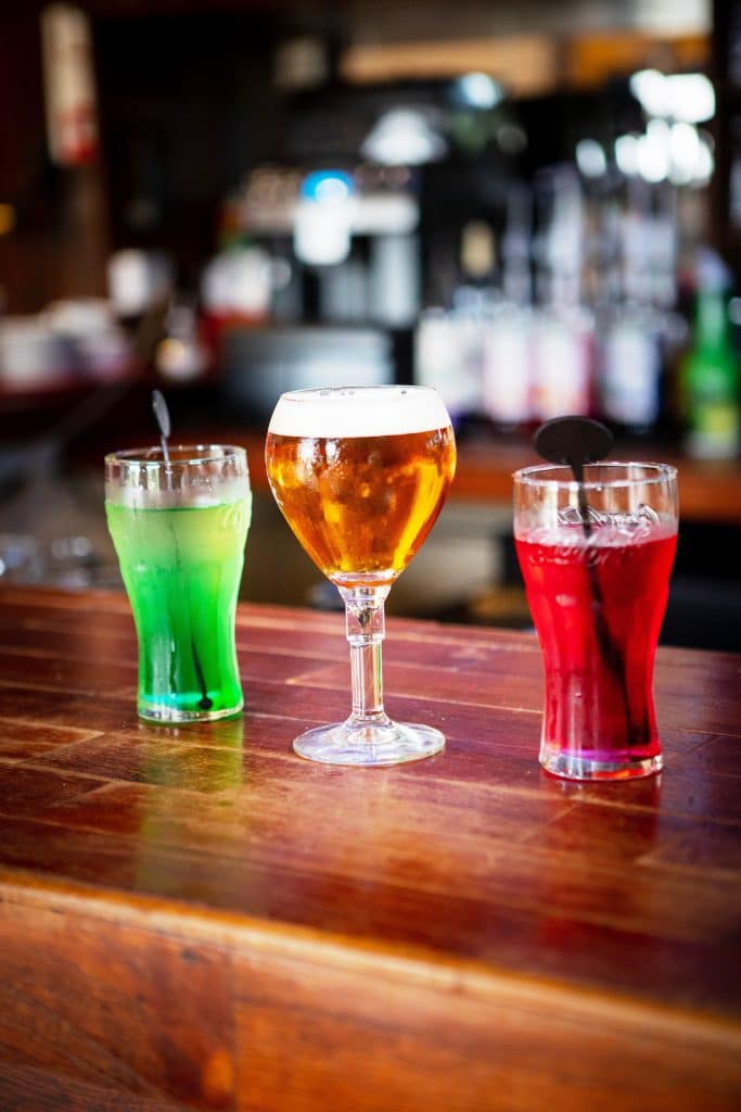 Domaine De Fromengal : boissons au bar du camping 5 étoiles en Dordogne