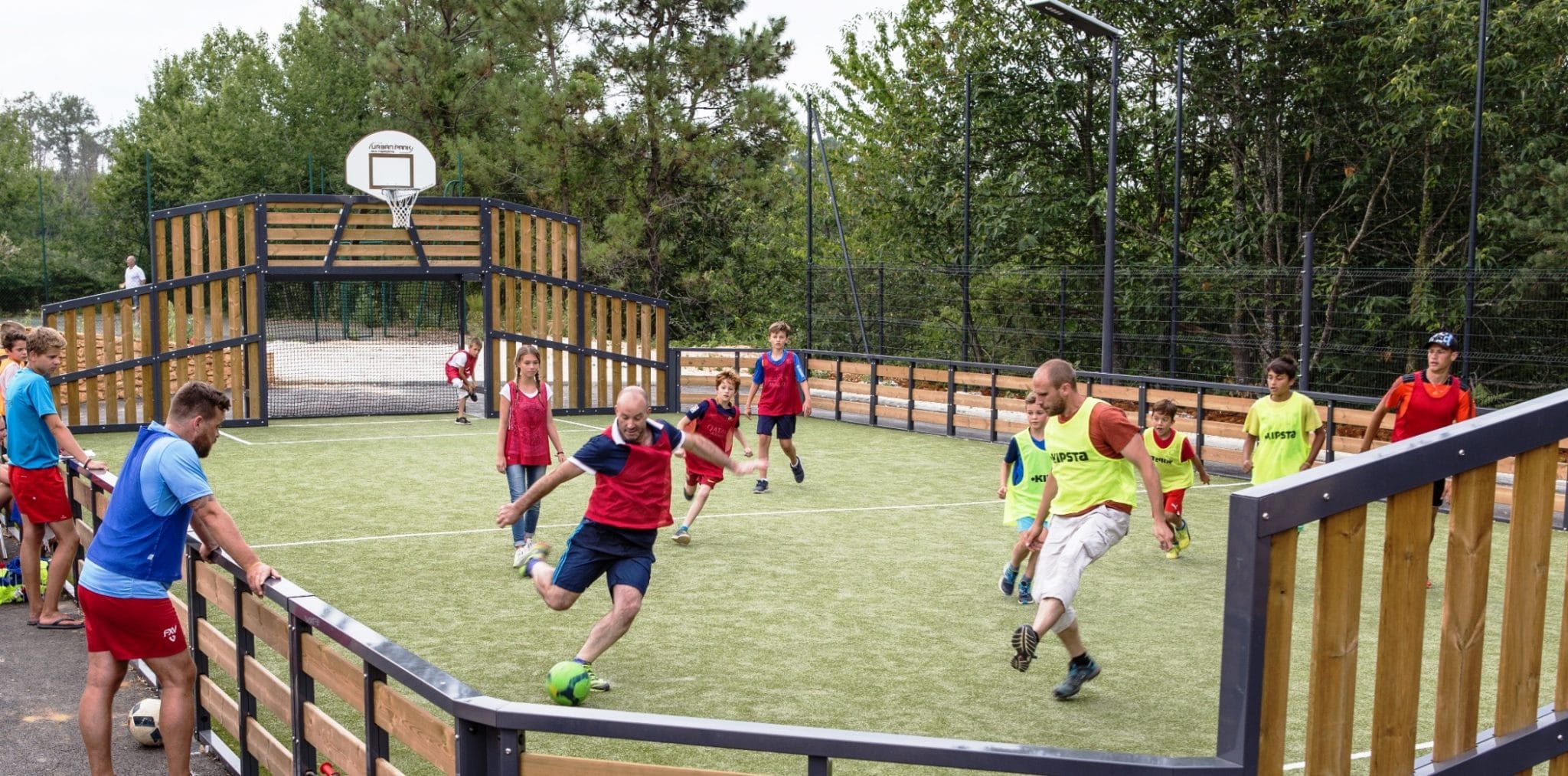 terrain de sport famille Fromengal