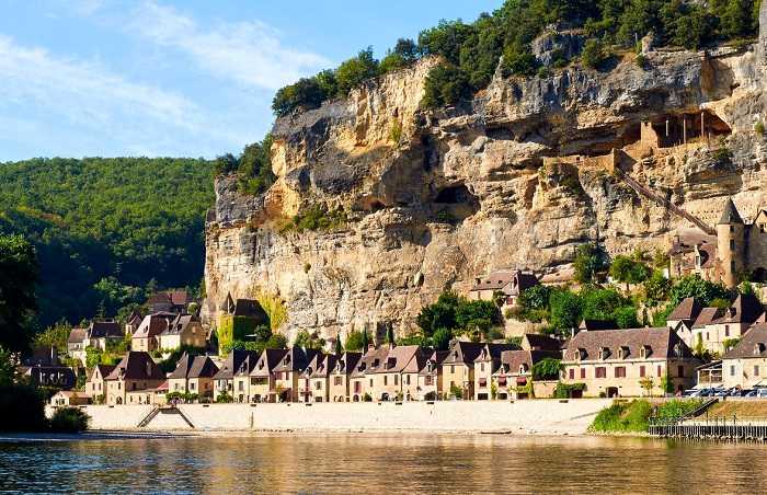 Domaine De Fromengal: Roque Gageac Overweeg een bezoek te brengen aan La Roque Gageac tijdens uw vakantie in de Dordogne