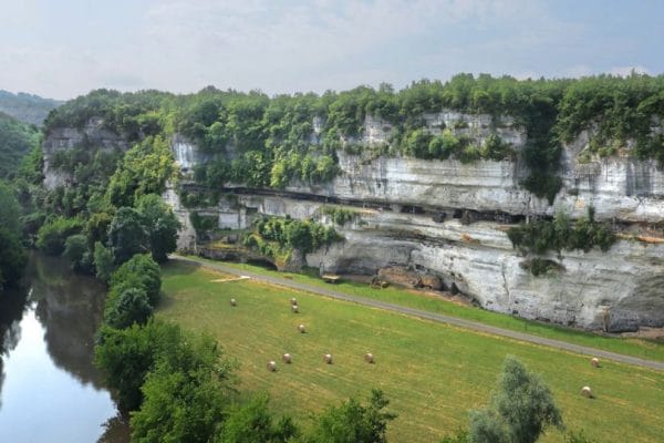 Domaine De Fromengal : Roque Saint Christophe Cite Troglo 600x400