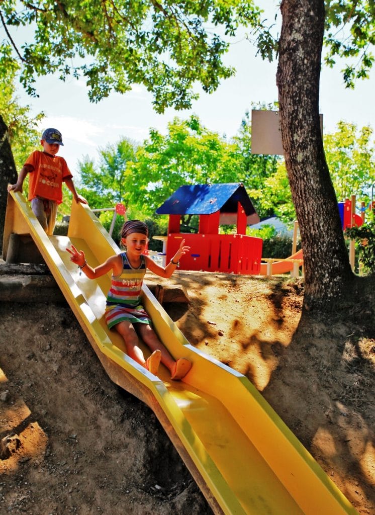 enfants tobbogan camping Dordogne