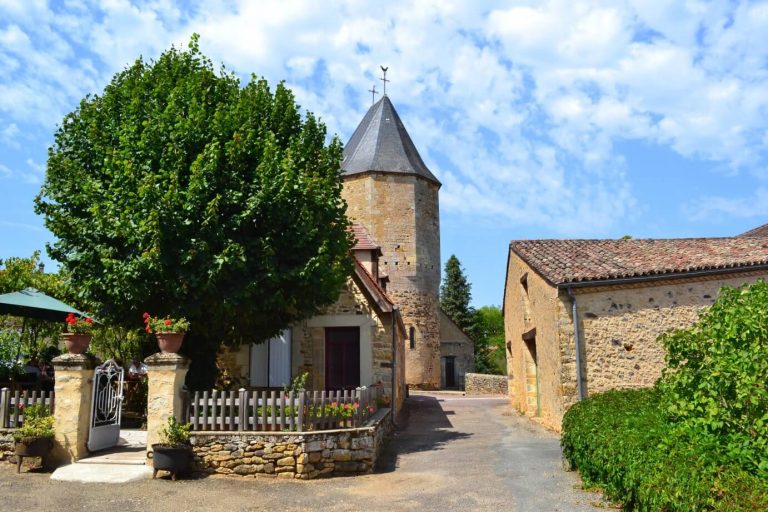 Photo du village d'Audrix proche du camping Domaine de Fromengal - Camping 5 étoiles en Dordogne