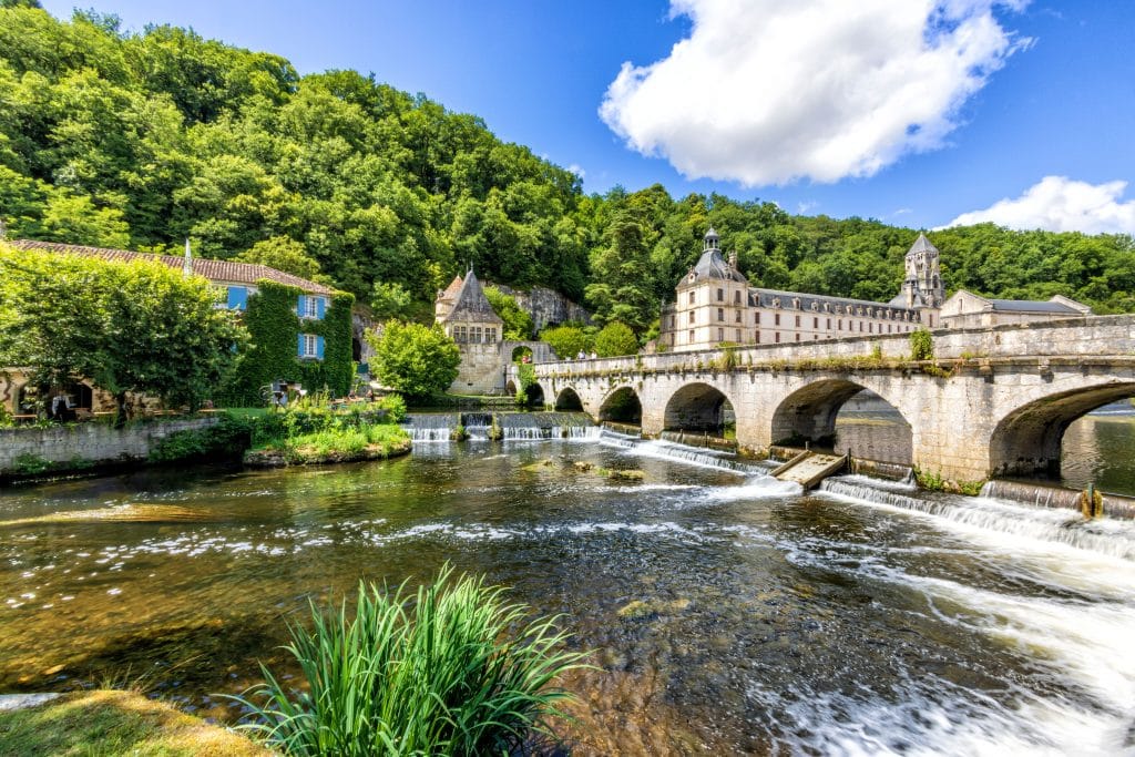 ville de brantome en dordogne